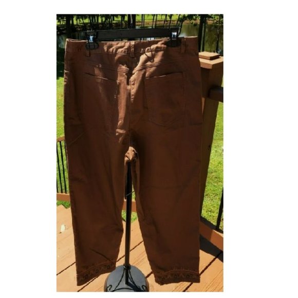 Ruby Rd Women's Capri Pants Brown Embroidered Cuff Size 12 - Picture 7 of 8